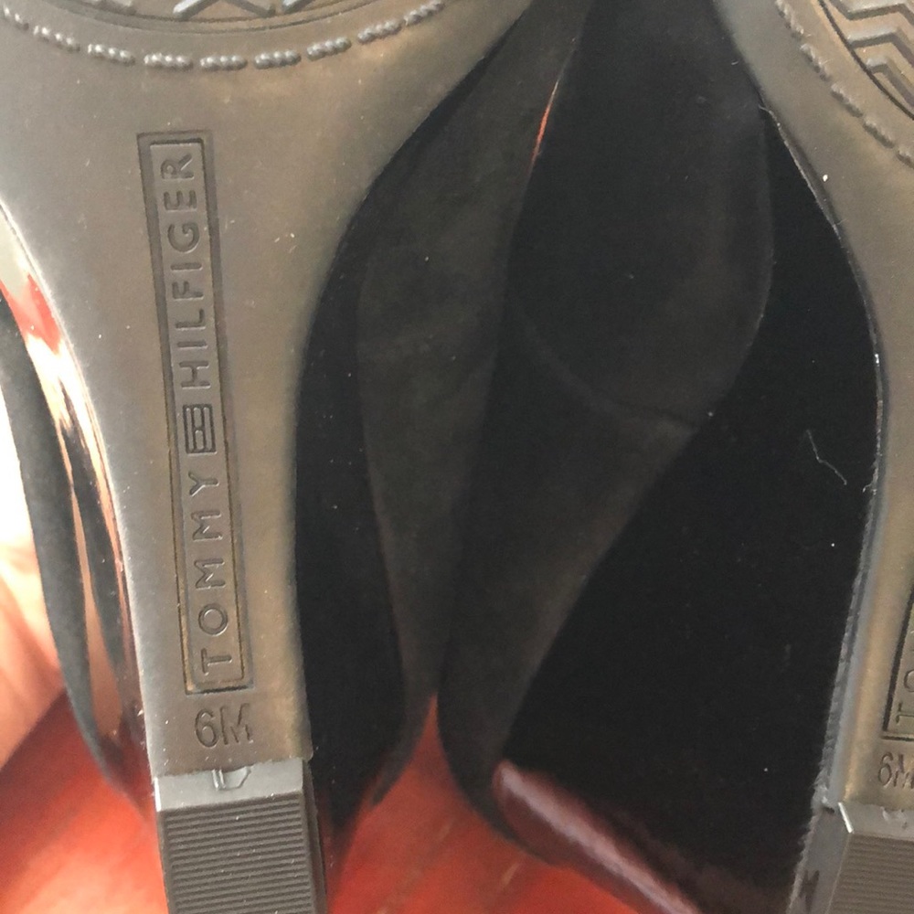 Tommy Hilfiger Black Suede/Patent Leather Wedge 6M - Picture 6 of 6